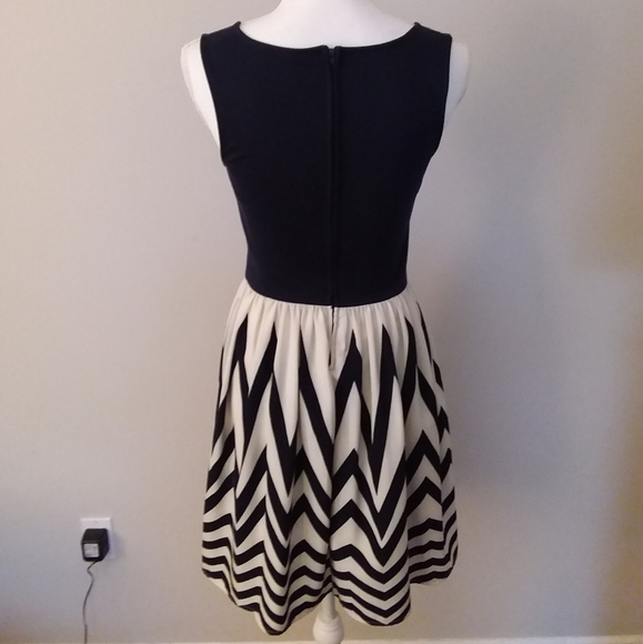 Xhilaration Black and White Chevron Shape Dress - Picture 6 of 9